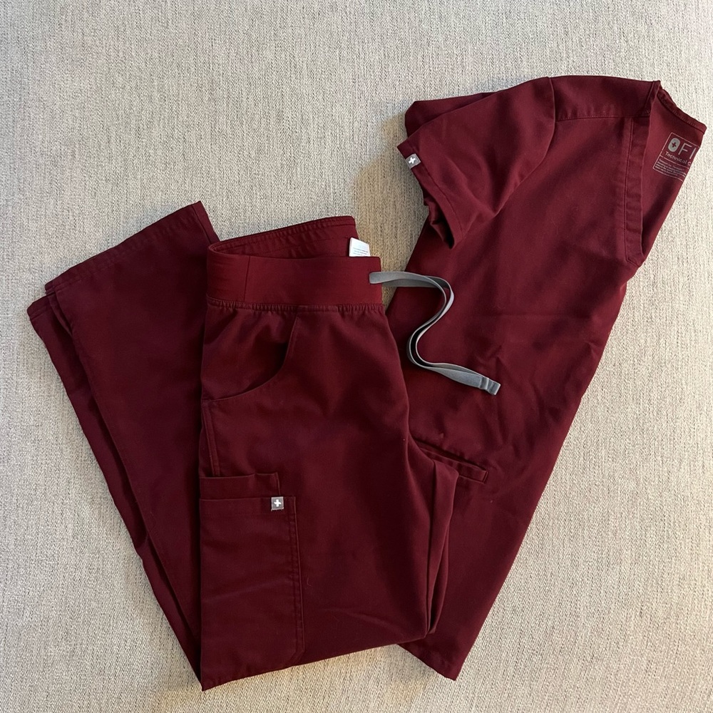 Figs Burgundy Scrub Set